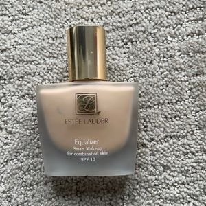 Este Lauder, foundation.used twice.